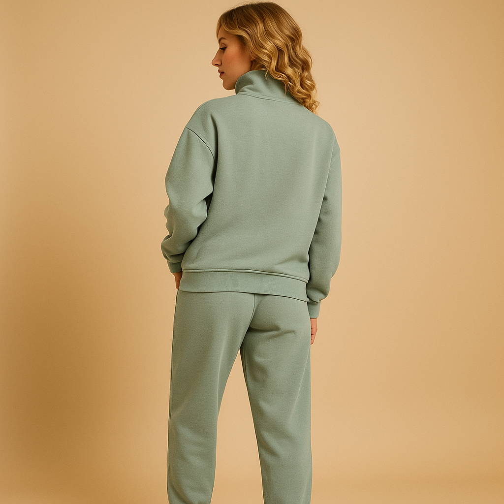Two-piece half-zip jogging suit for women